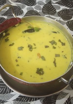 કાઠીયાવાડી કઢી (Kathiyawadi Kadhi Recipe In Gujarati) રેસીપી મુખ્ય ફોટો