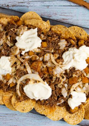 Hình của món Nacho Heo Xé & Dứa Chua Ngọt - Pulled Pork & Caramelized Pineapple Nachos.