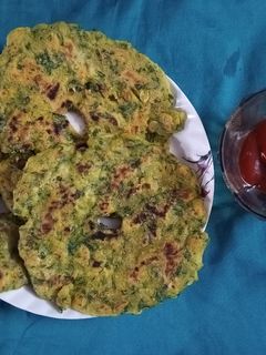 পালক থালিপীঠ (palak thalipith recipe in Bengali) রেসিপির প্রধান ছবি