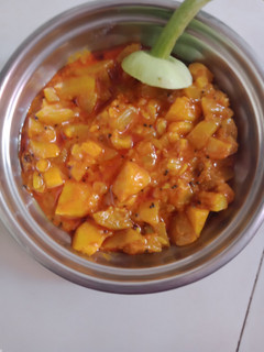 દુધી બટાકા નું શાક(dudhi bataka na saak recipe in Gujarati) રેસીપી મુખ્ય ફોટો