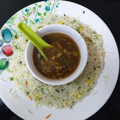 A picture of Chinese fried rice and manchow soup.