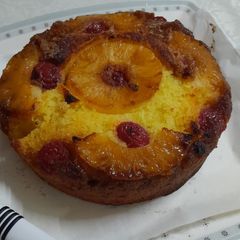 A picture of Pineapple 🍍 upside-down tea cake.