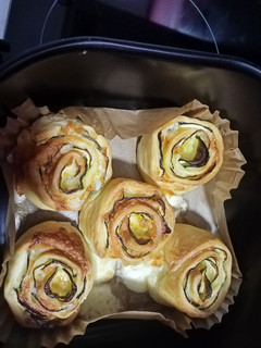 Una foto de Flores de hojaldre con calabacín y queso
