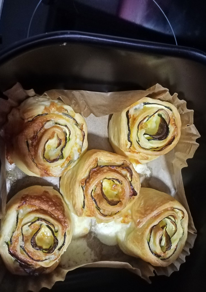 Una foto de Flores de hojaldre con calabacín y queso
