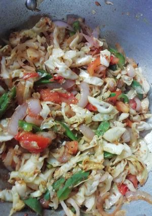 A picture of Cabbage capsicum veg.