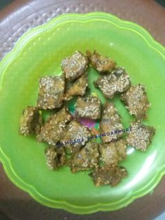 कोथिंबीर वडी (kothimbir wadi recipe in marathi) रेसिपी चे मुख्य फोटो