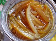 Una foto de almíbar de naranjas