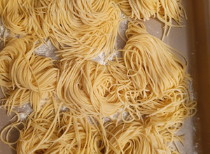 Una foto de Fideos al huevo caseros