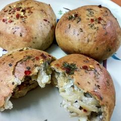 A picture of Cheesy stuffed pasta buns.