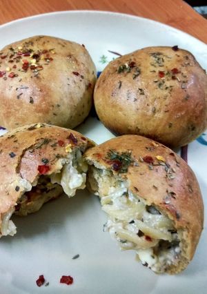 A picture of Cheesy stuffed pasta buns.
