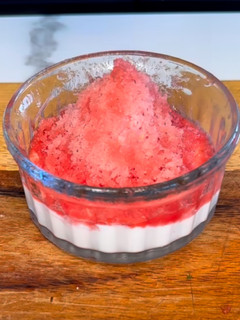 Una foto de POSTRE: yogur y sandía congelada