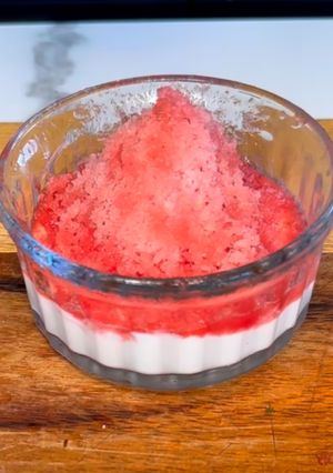 Una foto de POSTRE: yogur y sandía congelada