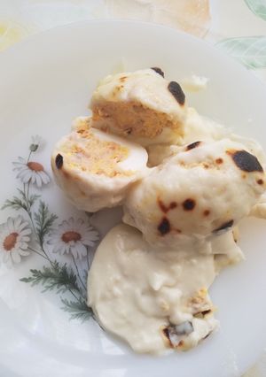 Una foto de Huevos rellenos con bechamel de queso azul