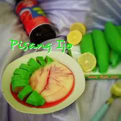 A picture of Pisang Ijo khas makassar.