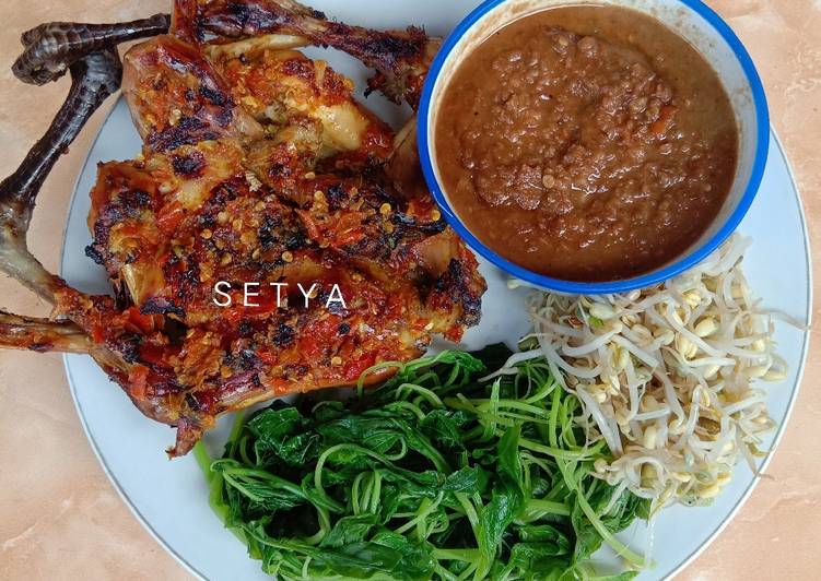 Resep Ayam bekakak pedas manis oleh SeTya - Cookpad