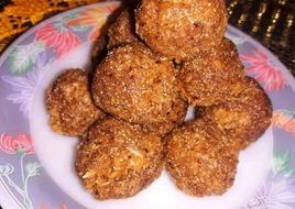 नारिकेल नाडू (नारियल गुड़ के लड्डू) (Narikel Nadu (Nariyal gur ke ladoo recipe in hindi)