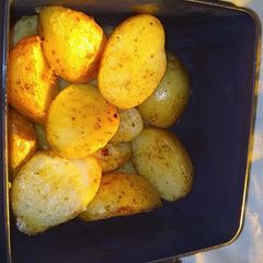 A picture of Pot roast potatoes.