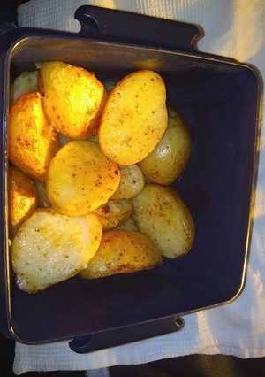 A picture of Pot roast potatoes.