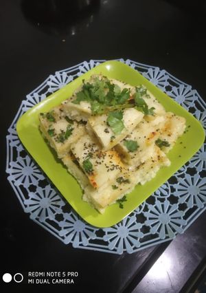 રવા ઢોકળા (Rava Dhokla Recipe In Gujarati) રેસીપી મુખ્ય ફોટો