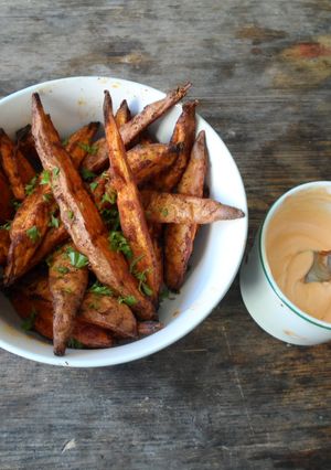 A picture of Smoky sweet potato wedges & sriracha mayonnaise.