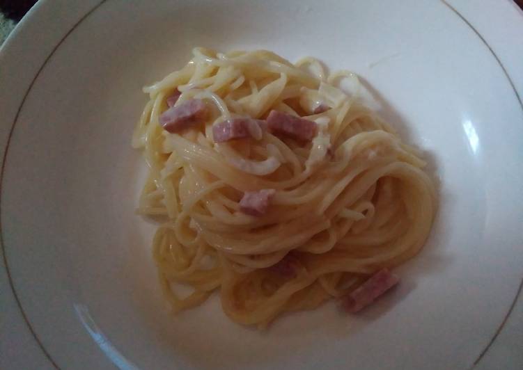 Bagaimana Menyiapkan Spaghetti carbonara simpel, Lezat