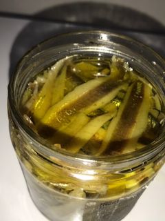 Una foto de Anchoas caseras en oliva