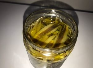 Una foto de Anchoas caseras en oliva