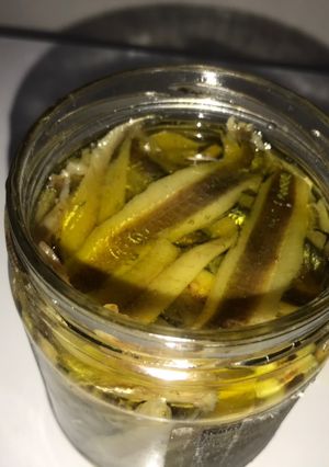 Una foto de Anchoas caseras en oliva