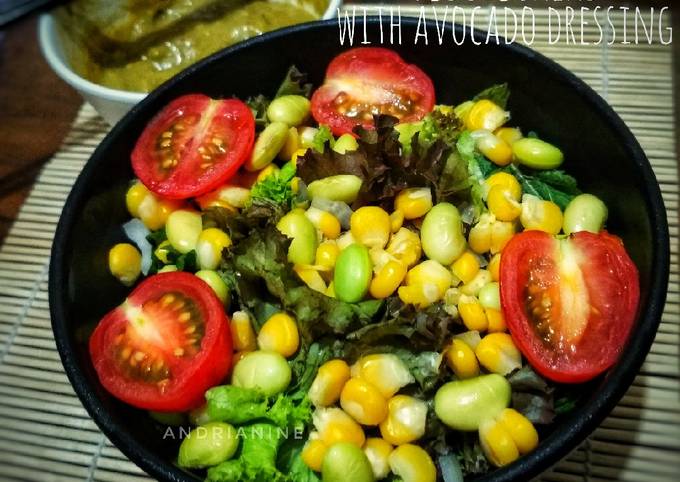 Bagaimana Menyiapkan Veggie Salad With Avocado Dressing yang Menggugah Selera