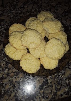 Una foto de Galletitas de coco y maicena😋
