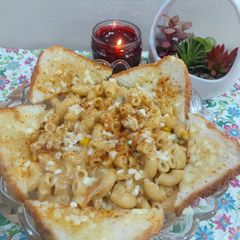A picture of Peri peri chicken macaroni.