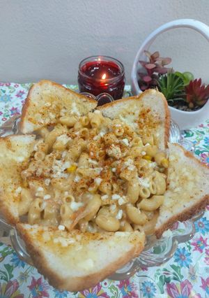 A picture of Peri peri chicken macaroni.