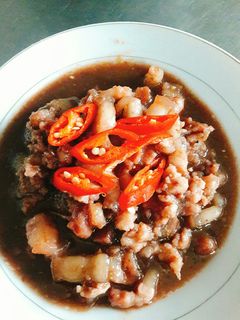 Hình của món Thịt ba chỉ xào mắm ruốc.