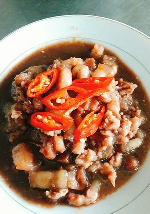 Hình của món Thịt ba chỉ xào mắm ruốc.