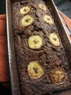 Una foto de Budín húmedo bananas y chocolate