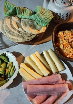 Una foto de Pan pita con huevos para la once