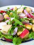 Ensalada de rábanos y manzana con vinagreta de miel