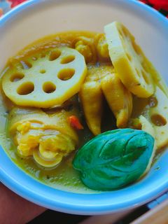 Hình của món Móng cừu hầm củ sen.