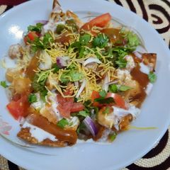 A picture of Samosa chat.