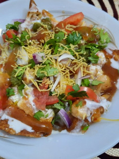 A picture of Samosa chat.