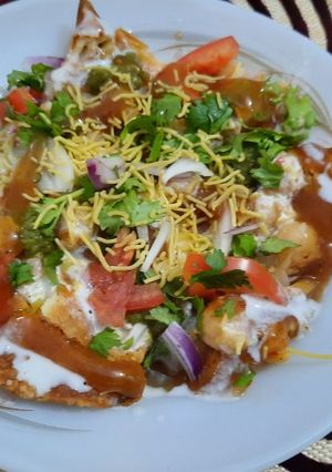 A picture of Samosa chat.