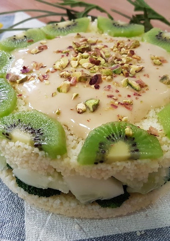 Una foto de Timbal de verdes con salsa de miel...(mi versión de ensalada verde)