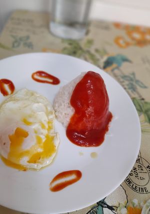 Una foto de 🍚🍚🥫Arroz a la cubana🥫 🍚🍚