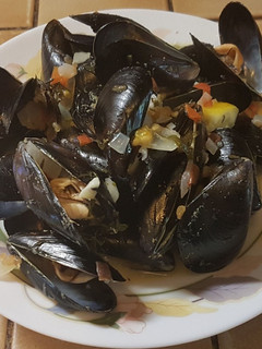Una foto de Mejillones en tomate