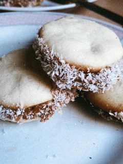 Una foto de Alfajores de maicena sin maicena