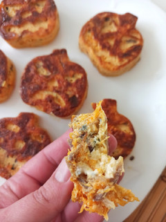 Una foto de Frittata de calabaza y queso azul Halloween
