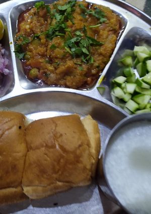 પાઉંભાજી(PAV BHAJI RECIPE IN GUJARATI) રેસીપી મુખ્ય ફોટો