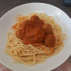 A picture of Italian red sauce.