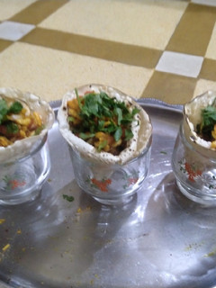 પાપડ રોલ ભેળ (Papad Roll Bhel Recipe in Gujarati) રેસીપી મુખ્ય ફોટો