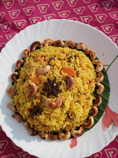 அரிசி பருப்பு சாதம் (Arisi paruppu saatham Recipe in Tamil) செய்முறை முக்கிய புகைப்படம்